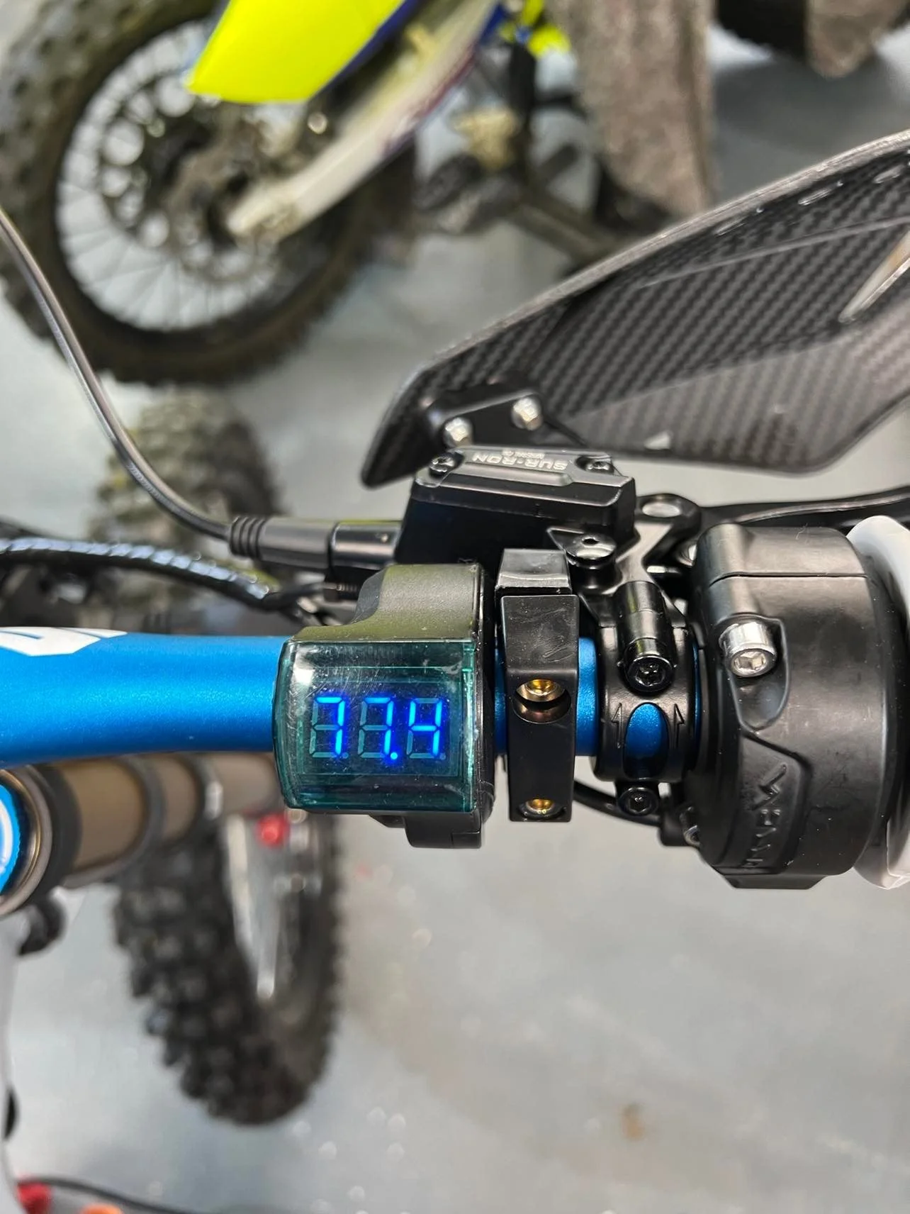 Electron Cycles Sur Ron Battery 72v 55Ah Dominator V4 9c + Charger - View 2