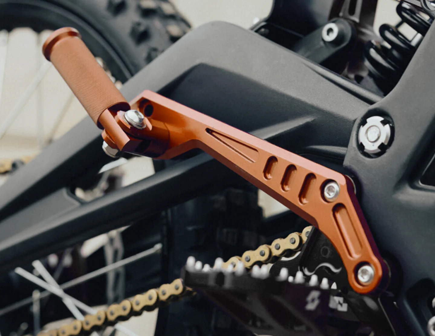 Full-E Charged Stunt Peg Set for Light Bee - View 2