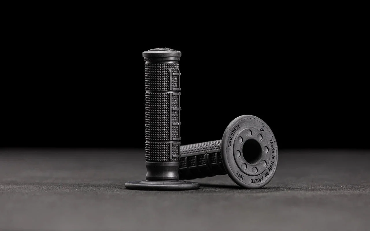 STARK VARG Grips (Pair)
