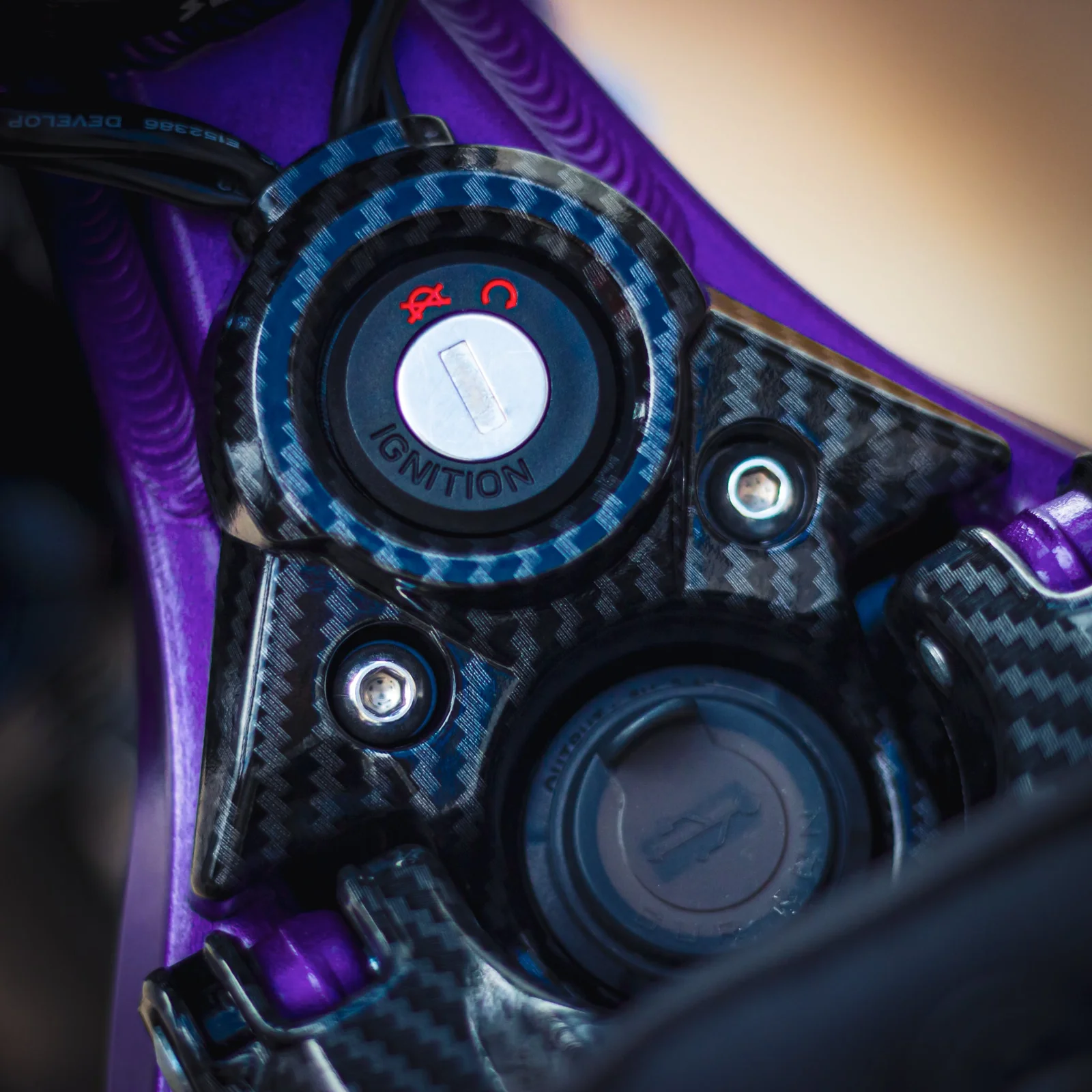 SUR RON LIGHT BEE IGNITION COVER - CARBON - View 2