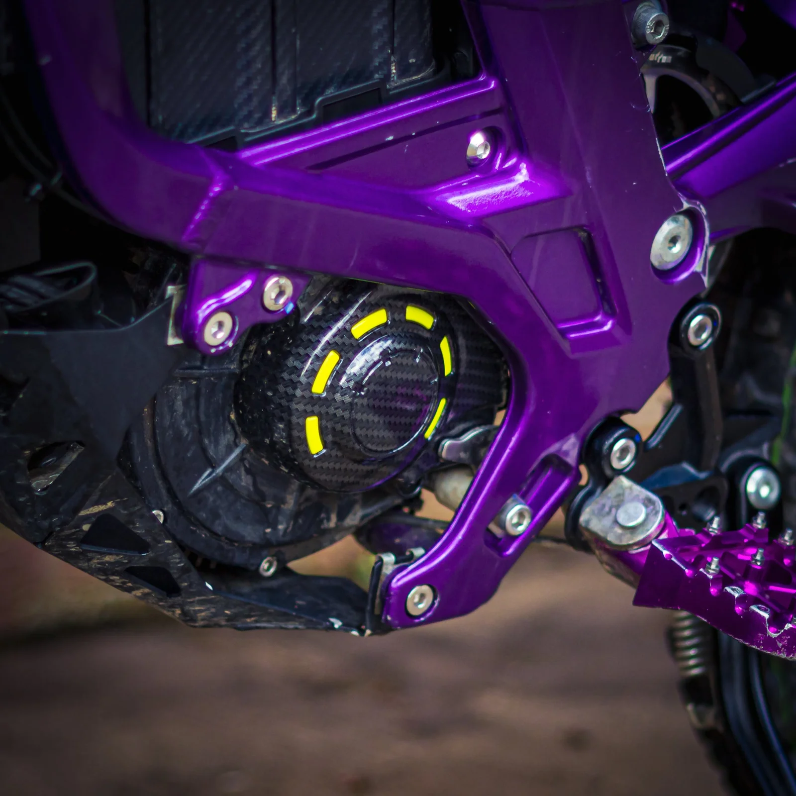 SUR RON LIGHT BEE MOTOR COVER - CARBON - View 4